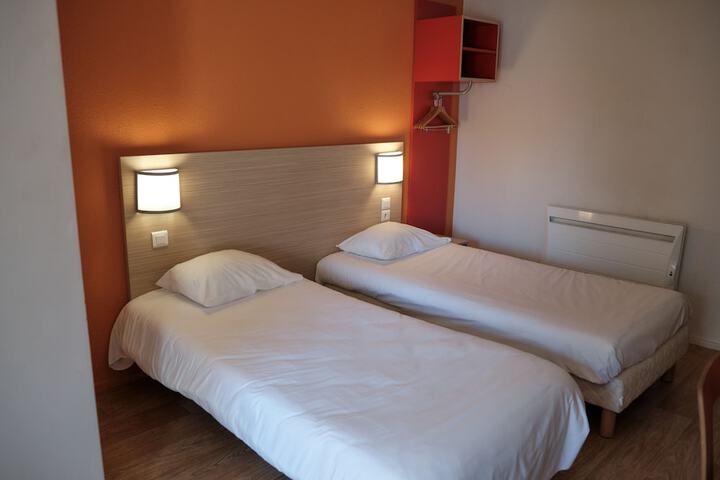 Room 10 of 48