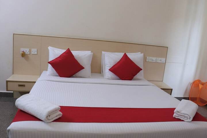 Room 4 of 16