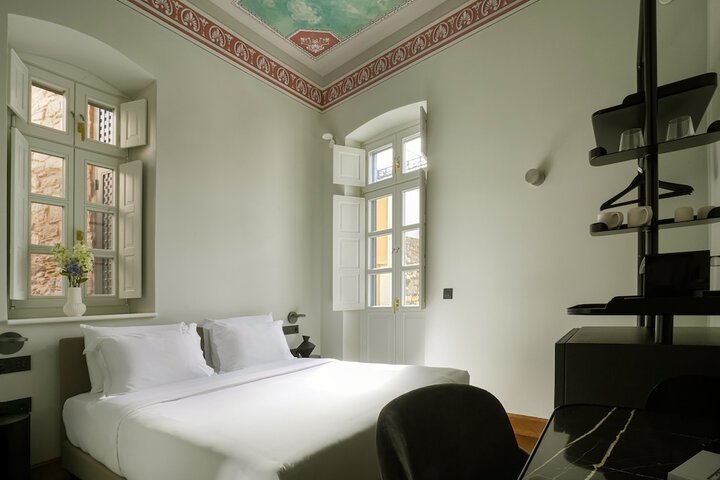 Room 100 of 206