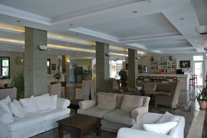 Entrance & Lobby