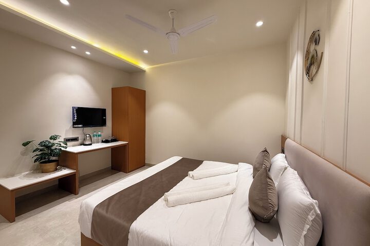 Room 8 of 50