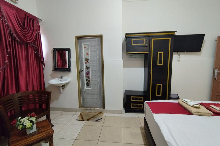 Room 5 of 17