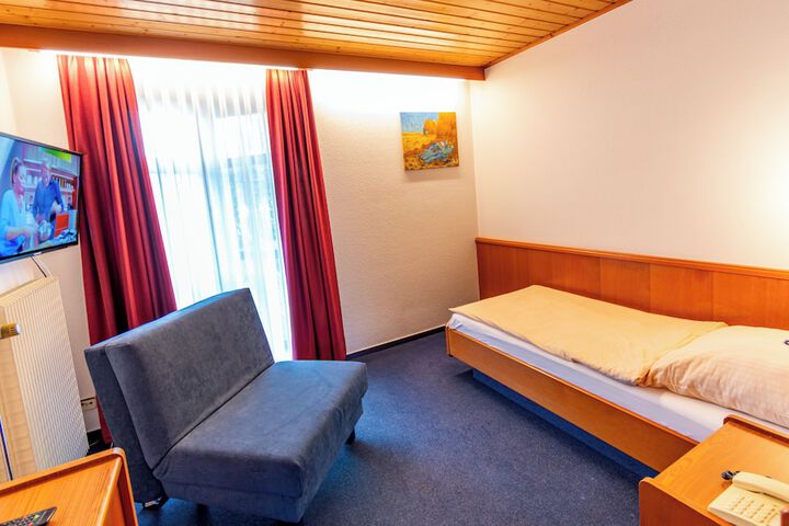 Room 12 of 87