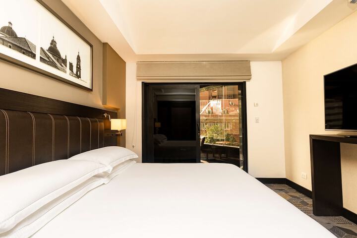 Room 21 of 153