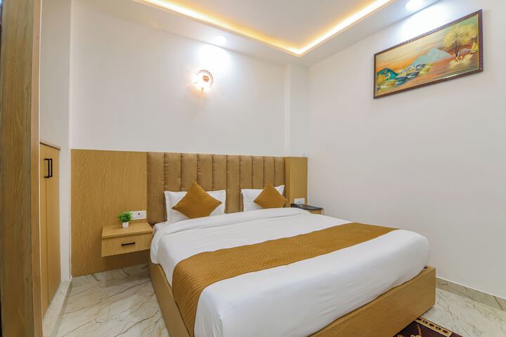 Room 9 of 34