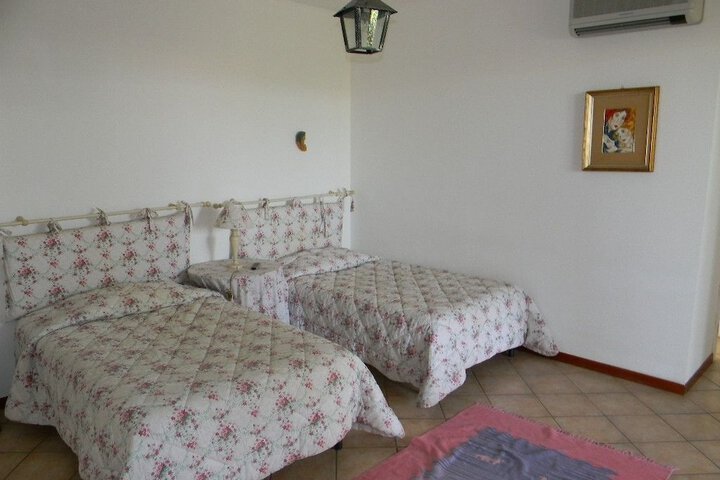 Room 10 of 61