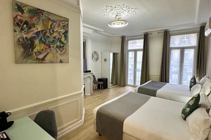 Room 27 of 85