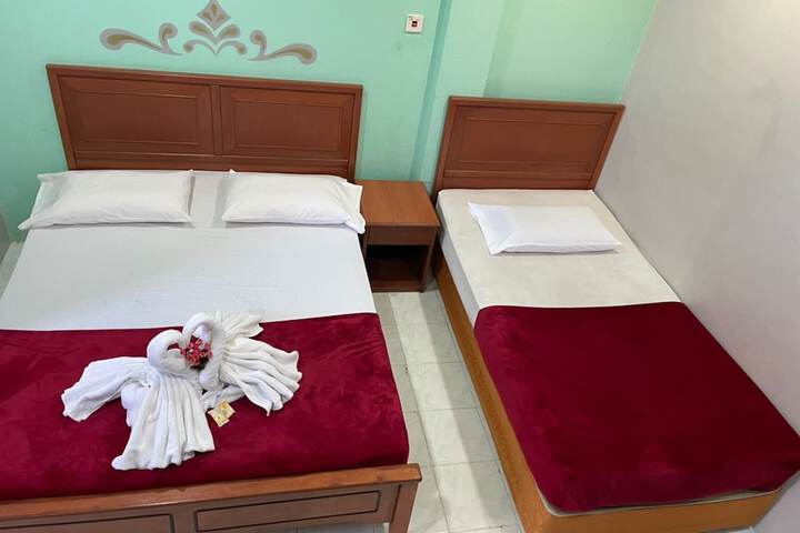 Room 4 of 28