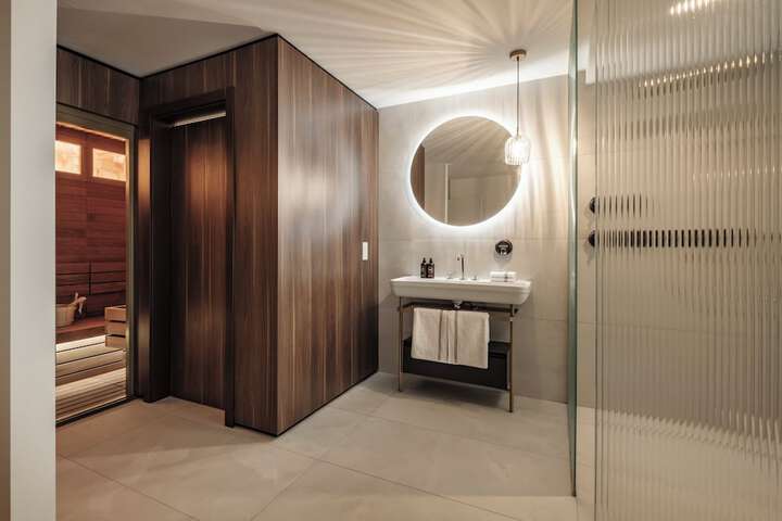 Room 42 of 79