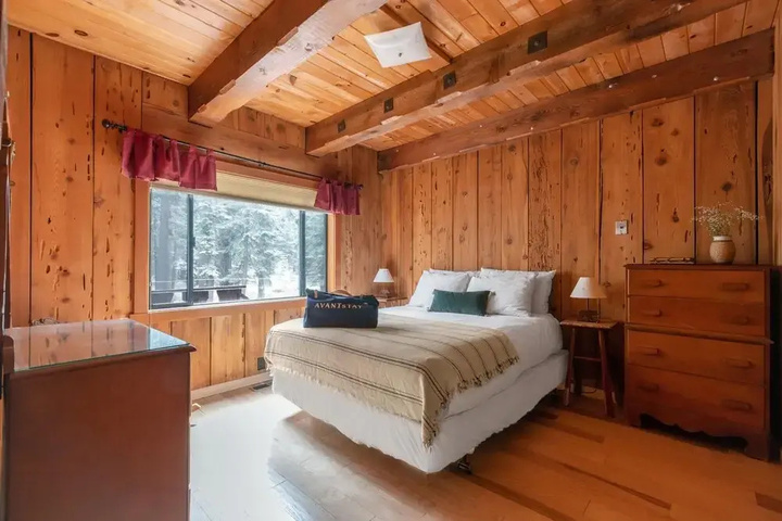 Room 4 of 15