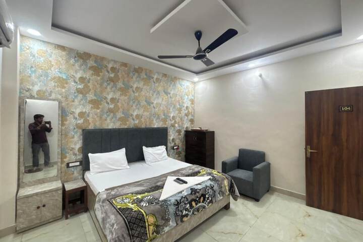 Room 7 of 20