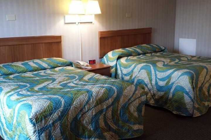 Room 9 of 32