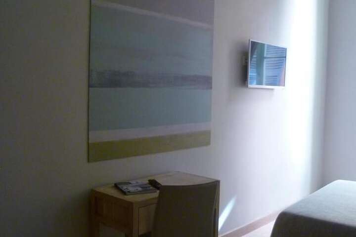 Room 11 of 48