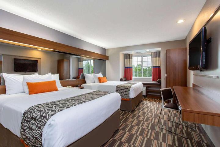 1 Queen Bed (12 of 26)