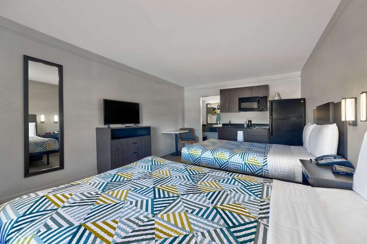 2 Double Beds (2 of 5)
