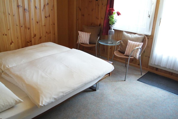 Room 33 of 65