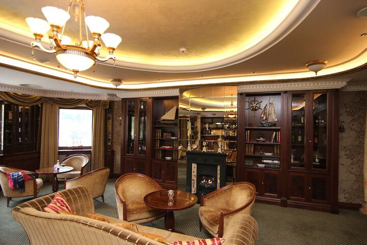 Lounge 80 of 108