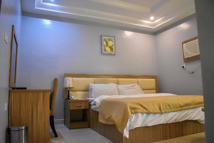 Room 13 of 41