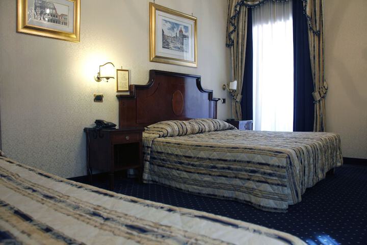 Room 2 of 76