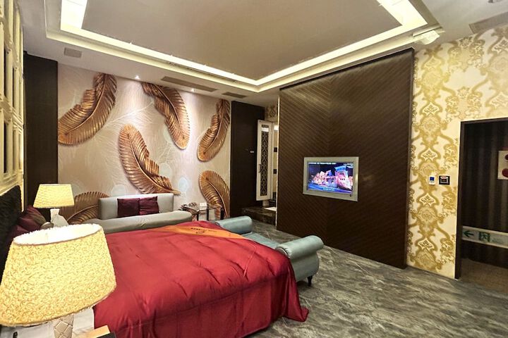 Room 14 of 97