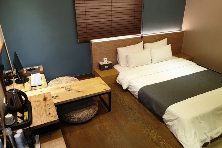 Room 8 of 11