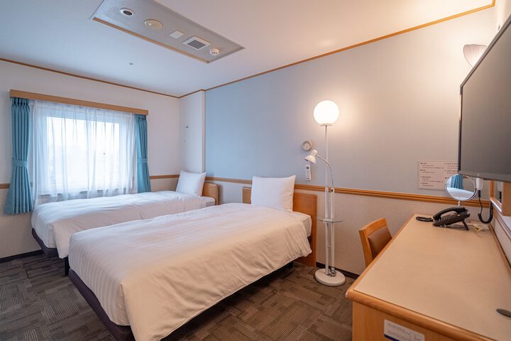 Room 15 of 34