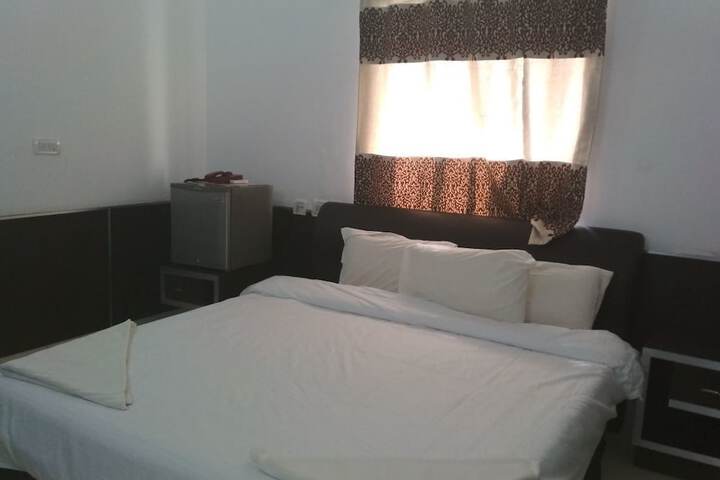 Room 27 of 60
