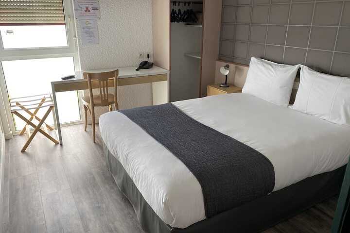 Room 6 of 33