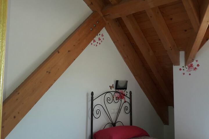 Room 4 of 40