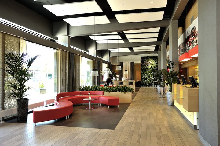 Entrance & Lobby
