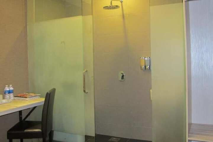 Room 17 of 36