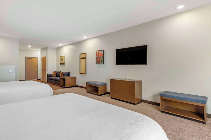 2 Queen Beds (3 of 12)