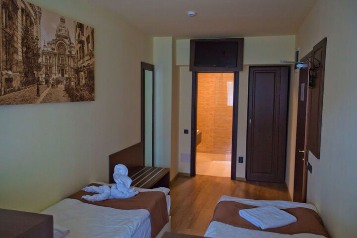 Room 44 of 106
