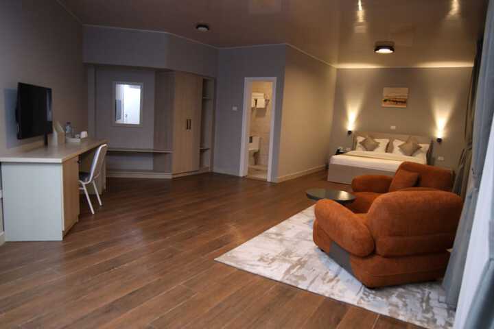 Room 12 of 25