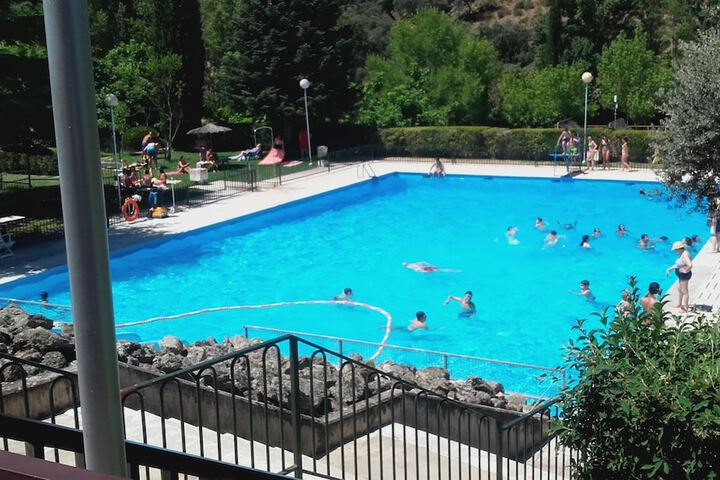 Pools & Facilities