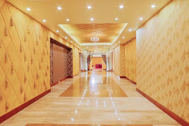 Ballroom/Hall 88 of 113