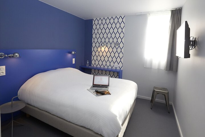 Room 12 of 32