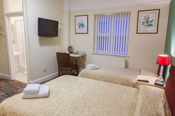 Room 10 of 33