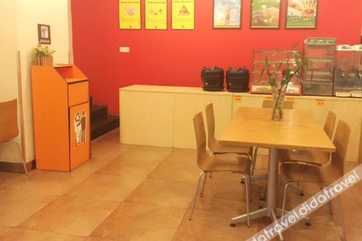 7 Days Inn Guangzhou Shangxiajiu Pedestrian Street Changshou Road Metro Station