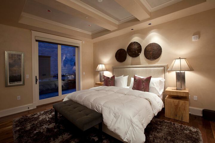 Room 6 of 382