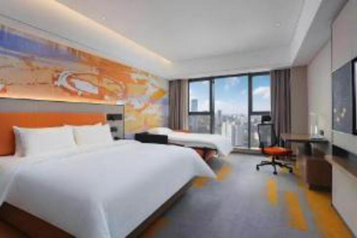 Room 9 of 9