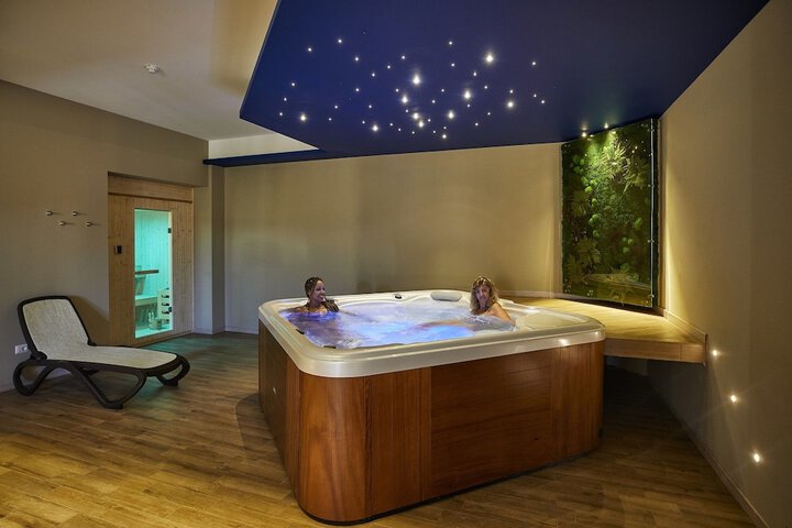 Spa 16 of 23