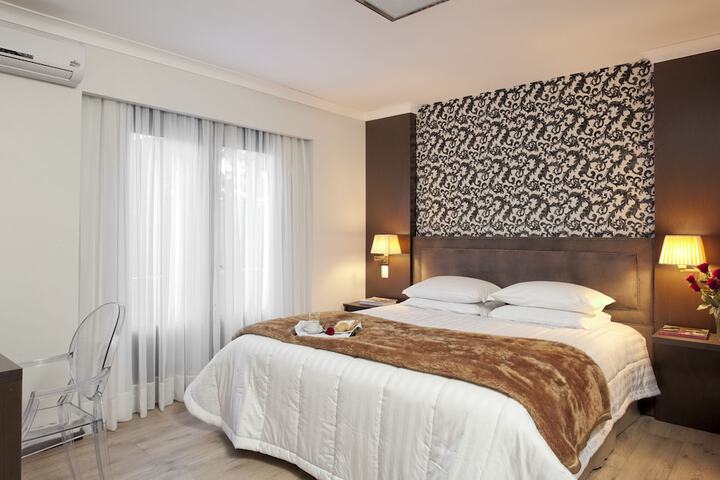 Room 12 of 98