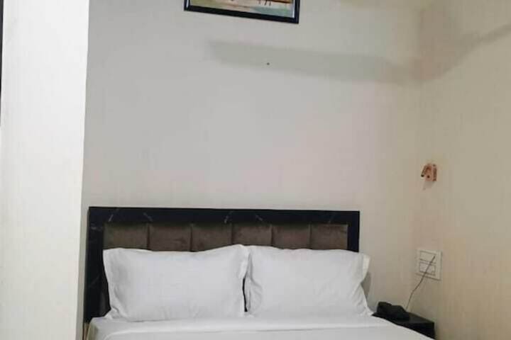 Room 6 of 21