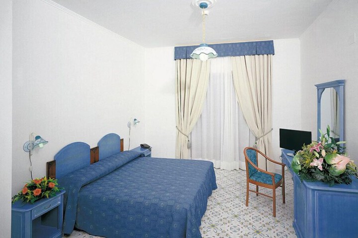 Room 4 of 44