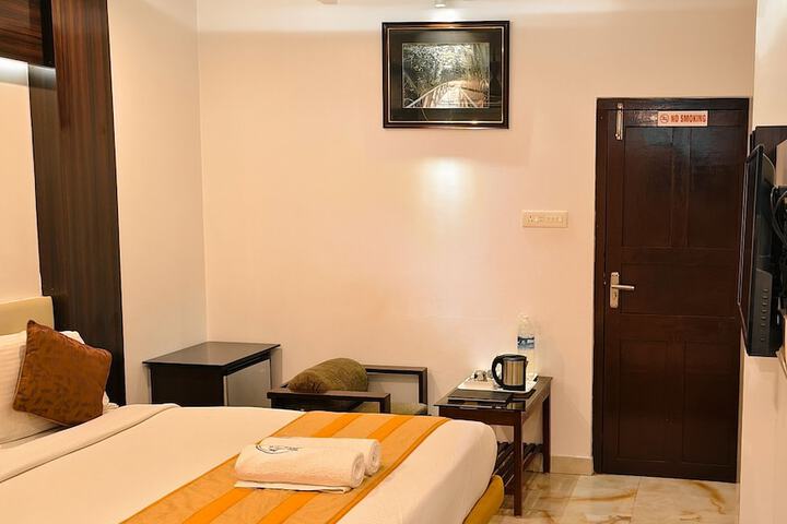 Room 8 of 30