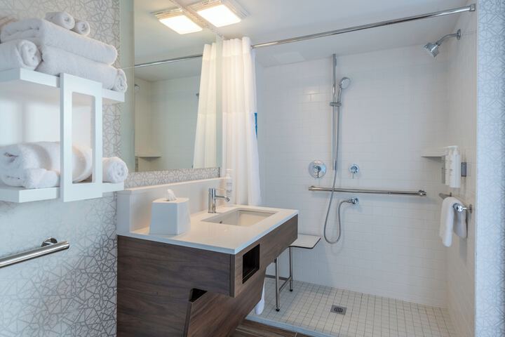 1 King with Microwave, Refrigerator (4 of 15)