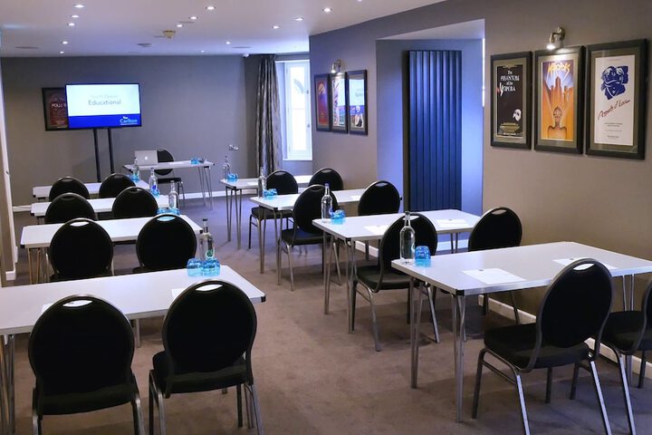 Business Center 74 of 76