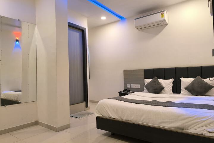 Room 5 of 14