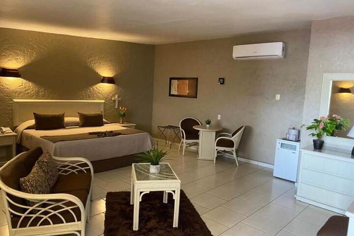 Room 4 of 12